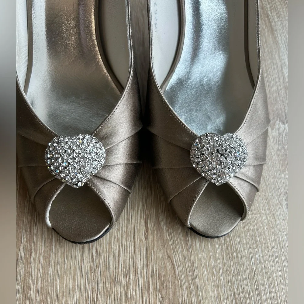 Stuart Weitzman Metallic Champagne Peep-Toe Slingback Heels with Crystal Heart - Picture 2 of 6